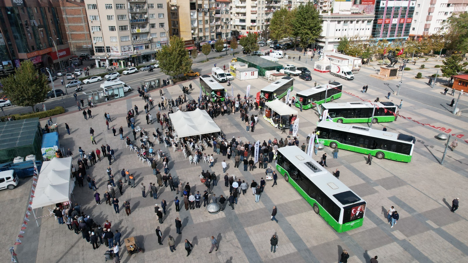 BAŞKANIMIZ EKİCİOĞLU, YENİ HALK OTOBÜSLERİ DEVİR TESLİM TÖRENİNE KATILDI